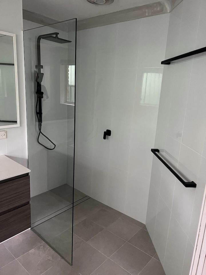 Shower screen installation 9