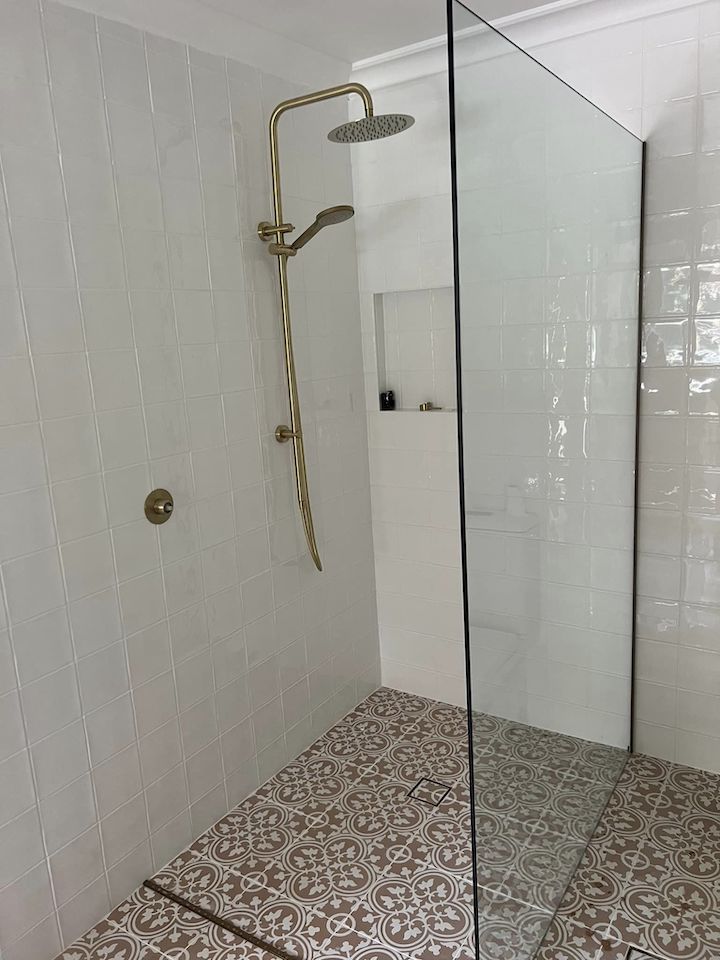 Shower screen installation 6