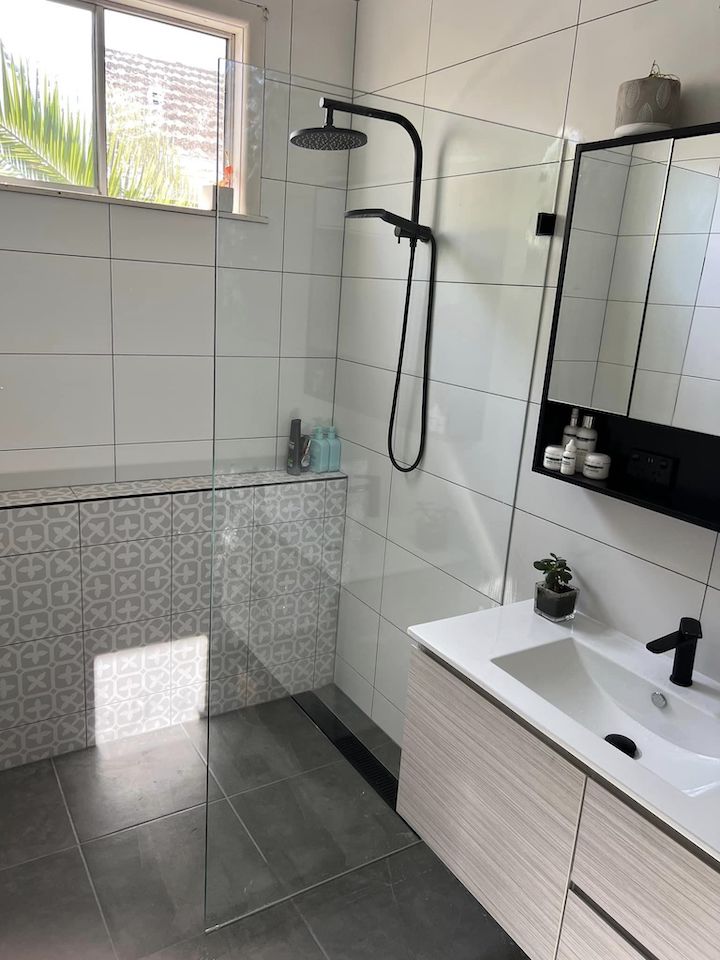 Shower screen installation 17