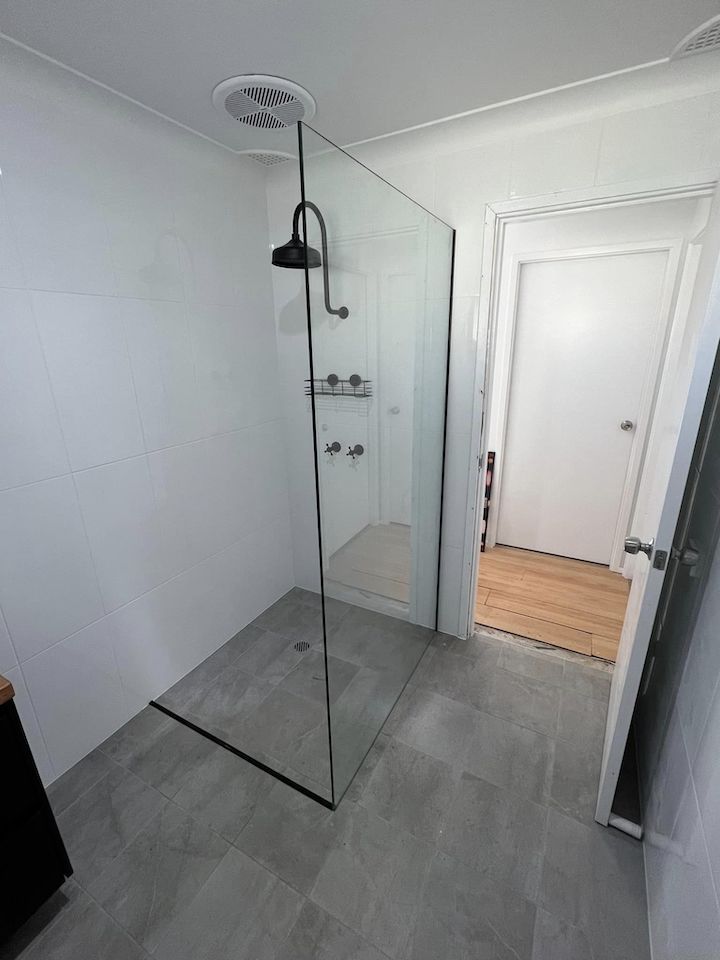 Shower screen installation 34