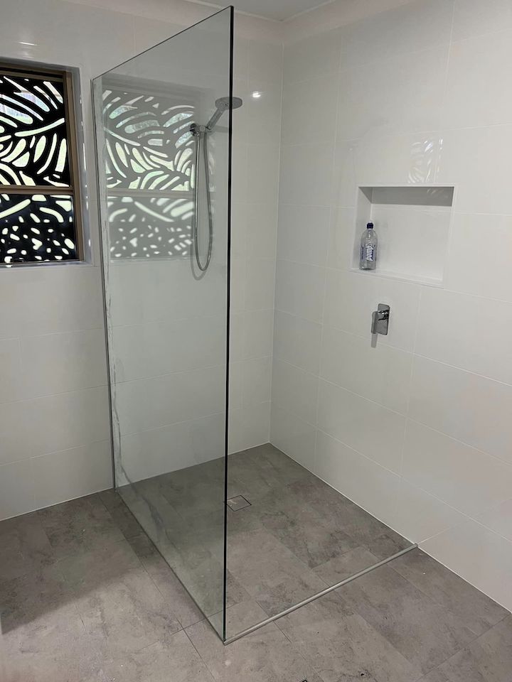 Shower screen installation 12